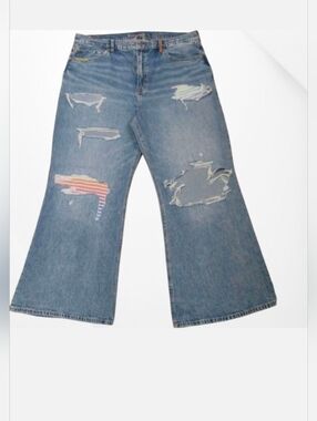 American Eagle Pride Strigid Ripped Low-Rise Baggy Flare X-Short Jeans 8